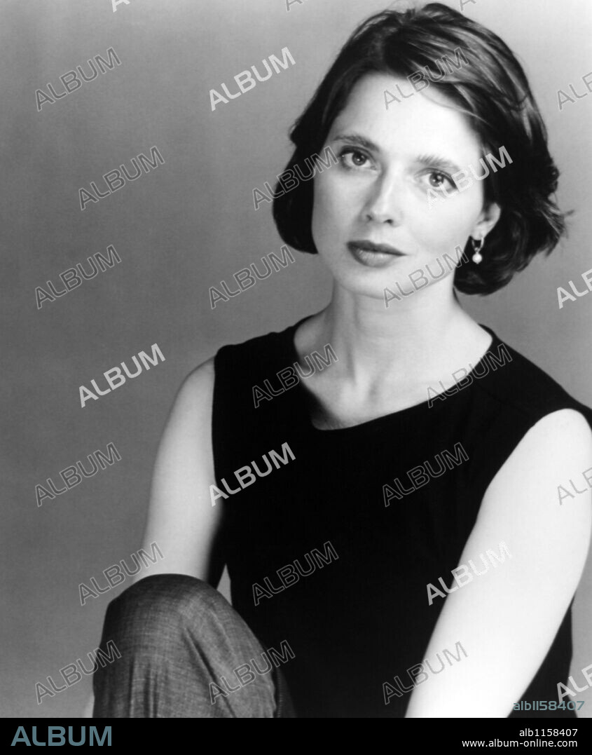 ISABELLA ROSSELLINI in COUSINS, 1989, directed by JOEL SCHUMACHER. Copyright PARAMOUNT PICTURES / ELLISON, NANCY.