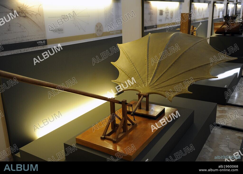 "Ala Batiente". Artilugio que aparece dibujado en un códice de LEONARDO DA VINCI (S. XV). Maqueta realizada e interpretada por Mario Alberto y Vittorio Somenzi, 1952. Este modelo es una interpretación de un estudio de una MAQUINA VOLADORA. Museo Nacional de la Ciencia y Tecnología Leonardo Da Vinci. Milán. Italia.