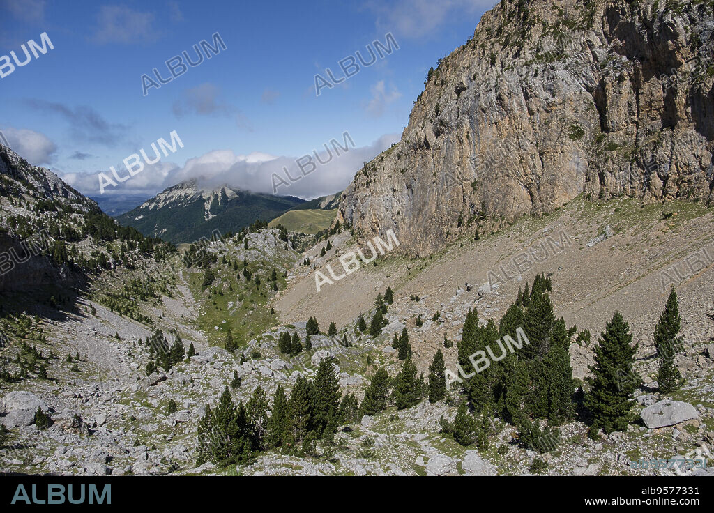 Foyas del Ingeniero, ruta de las Golondrinas, barranco de Petrechema, pirineos occidentales, , Huesca, Aragón, Spain, Europe.