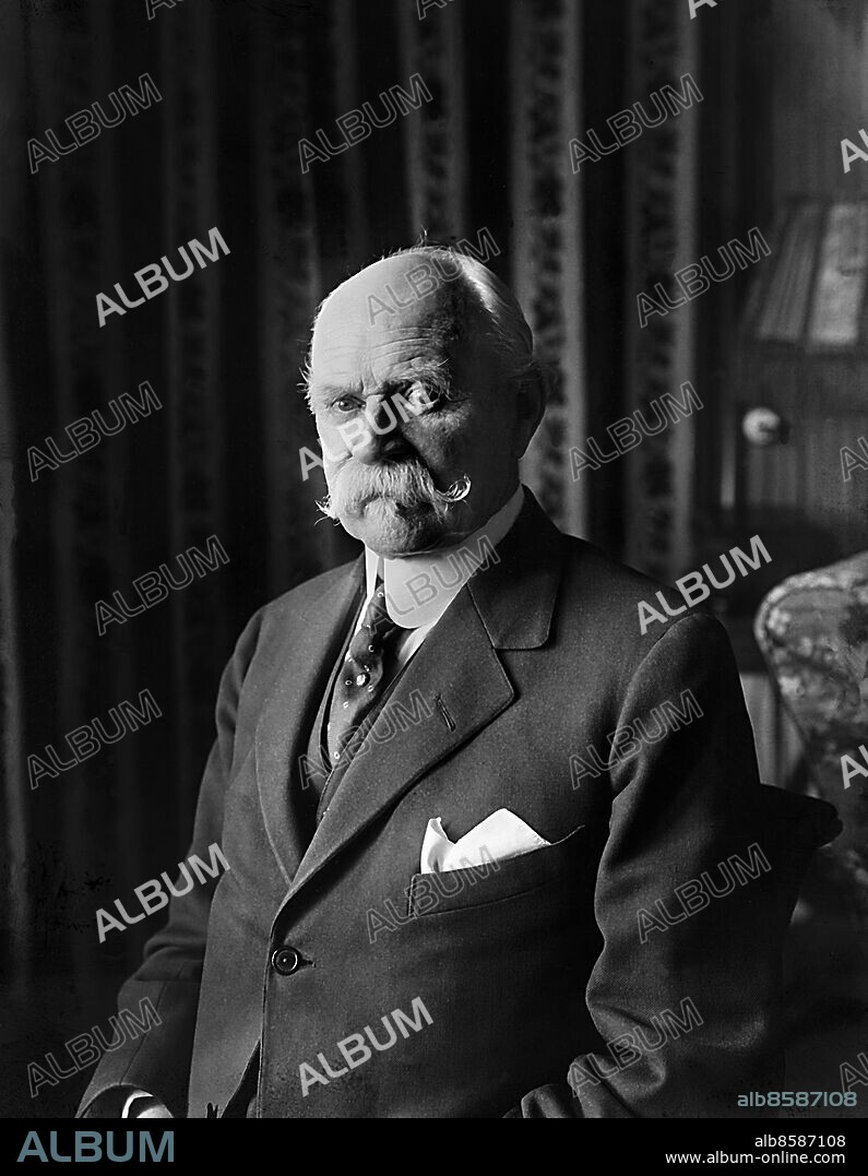 ARKIV 1924 . Viktor Balck (1844-1928) har gått till historien som Idrottens fader i Sverige.. Victor Balck, the father of sports in Sweden. Foto: TT / Kod 1900.