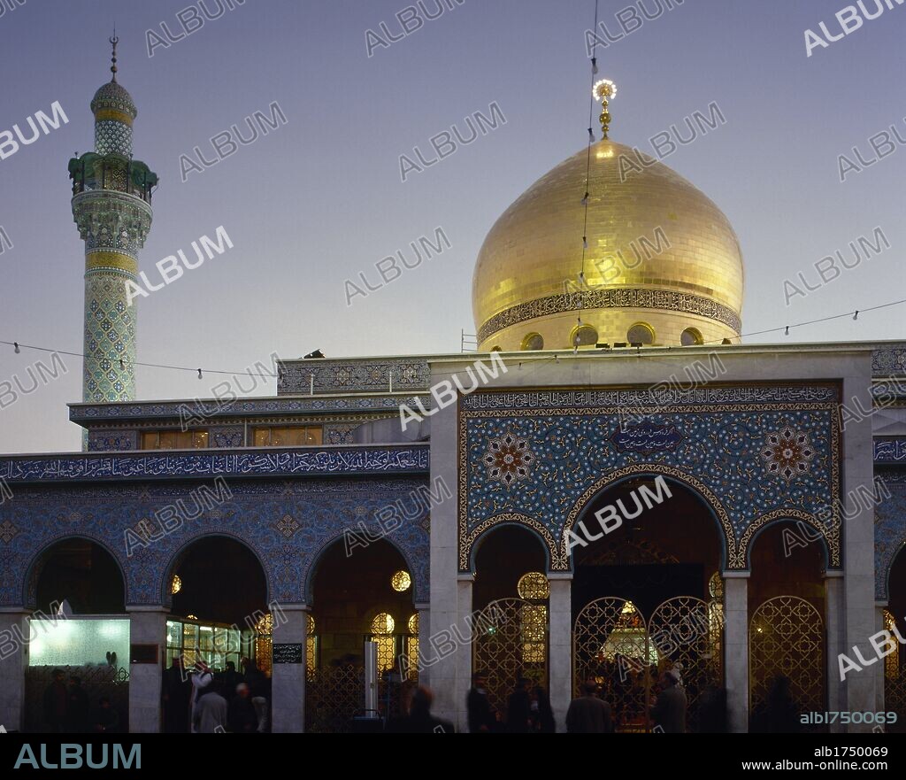 SIRIA. DAMASCO. Vista nocturna de la MEZQUITA CHII DE SAIDA ZEINAB, en cuyo interior yace enterrada una de las nietas del Profeta.