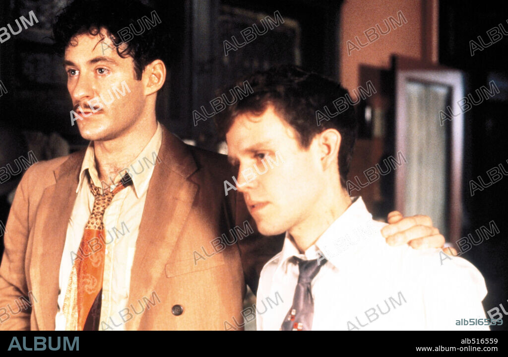 KEVIN KLINE and PETER MacNICOL in SOPHIE'S CHOICE, 1982, directed by ALAN J. PAKULA. Copyright ITC/UNIVERSAL.
