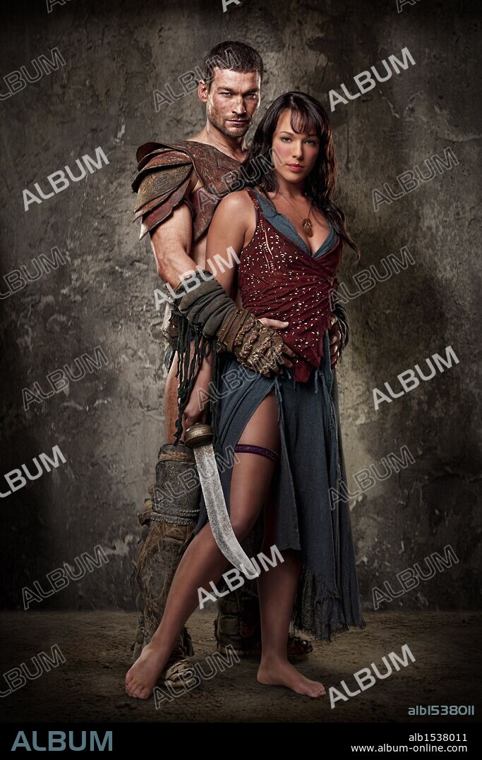 ANDY WHITFIELD et ERIN CUMMINGS dans SPARTACUS: BLOOD AND SAND, 2010. Copyright STARZ MEDIA.