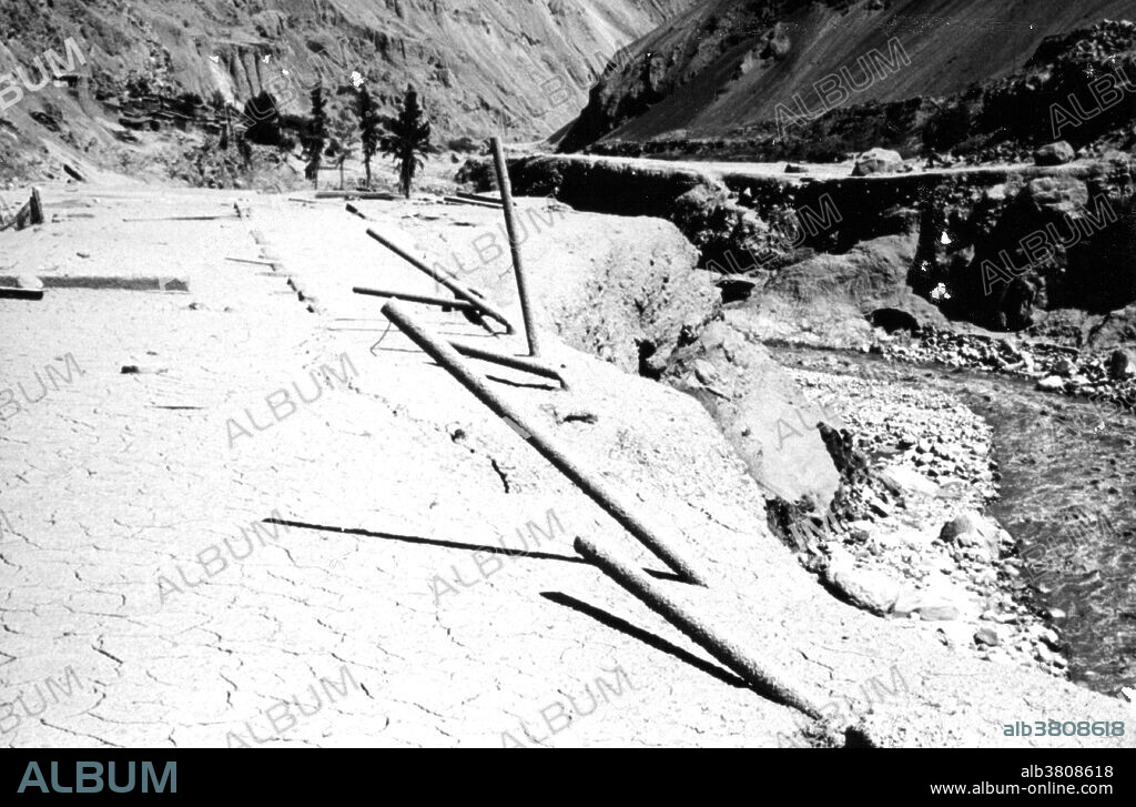 Peru Earthquake May 31, 1970. Damage from the flood wave at the power company camp near Huallanca, which is visible in background. The 1970 Ancash earthquake was an undersea earthquake. Combined with a resultant landslide, it was the worst catastrophic natural disaster ever recorded in Peru.The epicenter of the earthquake was located 35 km off the coast of Casma and Chimbote on the Pacific Ocean, where the Nazca Plate is being subducted by the South American Plate. It had a magnitude of 7.9 to 8.0 on the Richter scale and an intensity of up to VIII on the Mercalli scale. No significant tsunami was reported. The earthquake struck on a Sunday afternoon at 15:23:31 local time (20:23:31 UTC) and lasted 45 seconds. The quake destabilized the northern wall of Mount HuascarÃ¡n, causing a rock, ice and snow avalanche and burying the towns of Yungay and Ranrahirca. Five days after the earthquake, Peruvian officials feared a death toll as high as 30,000. Several days later that figure was tentatively raised to 50,000. An Associated Press dispatch on July 14 said Peru's Minister of Health estimated the number of dead and missing persons to be 70,000. It may be impossible ever to assess fully the toll of this seismic disaster.