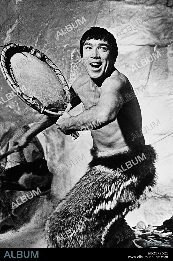 ANTHONY QUINN en LOS DIENTES DEL DIABLO, 1960 (THE SAVAGE INNOCENTS), dirigida por NICHOLAS RAY. Copyright PARAMOUNT PICTURES.