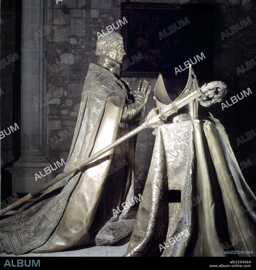 JUAN DE ARFE Y VILLAFAÑE. BURGOS. LERMA. ARZOBISPO CRISTOBAL DE ROJAS , OBRA DEL ESCULTOR JUAN DE ARFE. INTERIOR DE LA COLEGIATA DE SAN PEDRO.