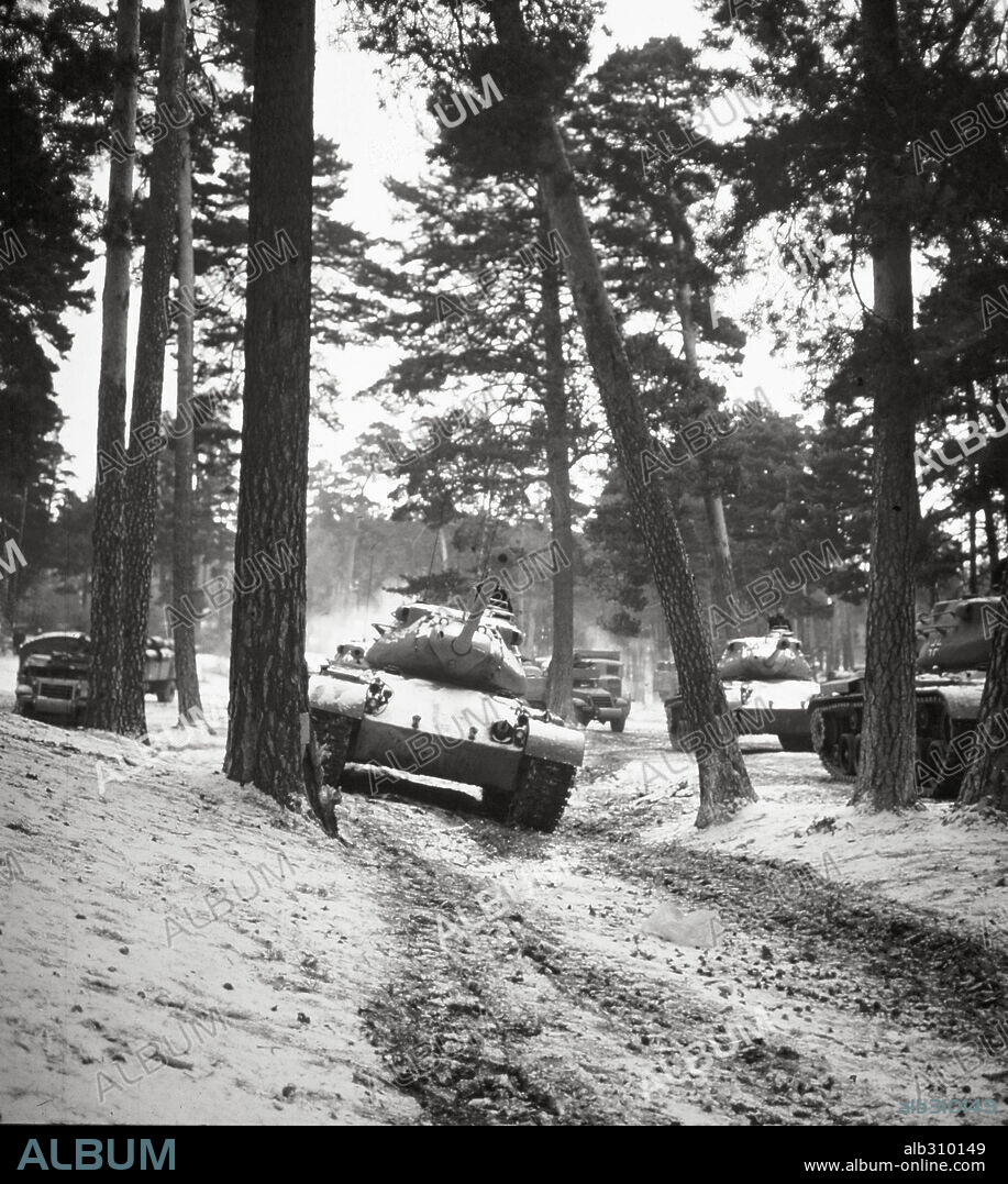 LA BATALLA DE LAS ARDENAS, 1965 (BATTLE OF THE BULGE), dirigida por KEN ANNAKIN. Copyright WARNER BROTHERS.