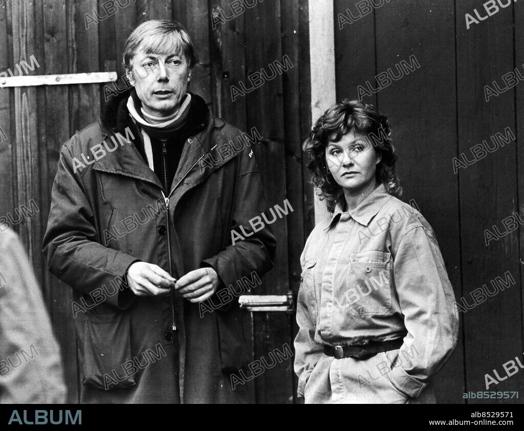STRÖMSTAD 1983-04-20.. Regissören Arne Lifmark och skådespelaren Viveca Seldahl i samband med inspelning av Polisen som vägrade ge upp. *** Local Caption *** GP Foto: Harry Nicolaisen / Kamerareportage / TT / Kod: 2524.