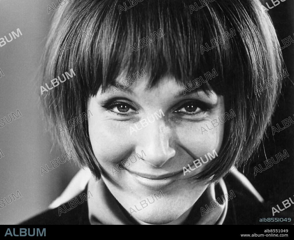 1963.. Orig. bildtext... CATRIN WESTERLUND Anm. Lugg Leende Ansikten Publ i RiR 4/64, 10/65, 36/67, 27/68 CD491 persons: CATRIN WESTERLUND sites: SVERIGE.