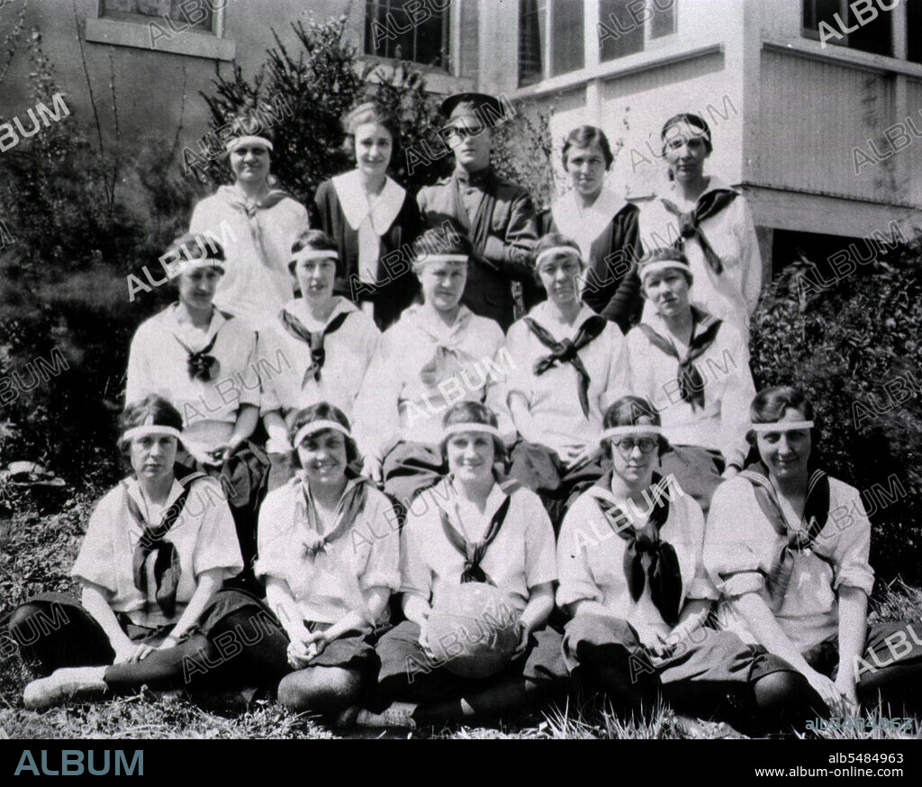 Physical therapy aides, Walter Reed Hospital, 1920-21.