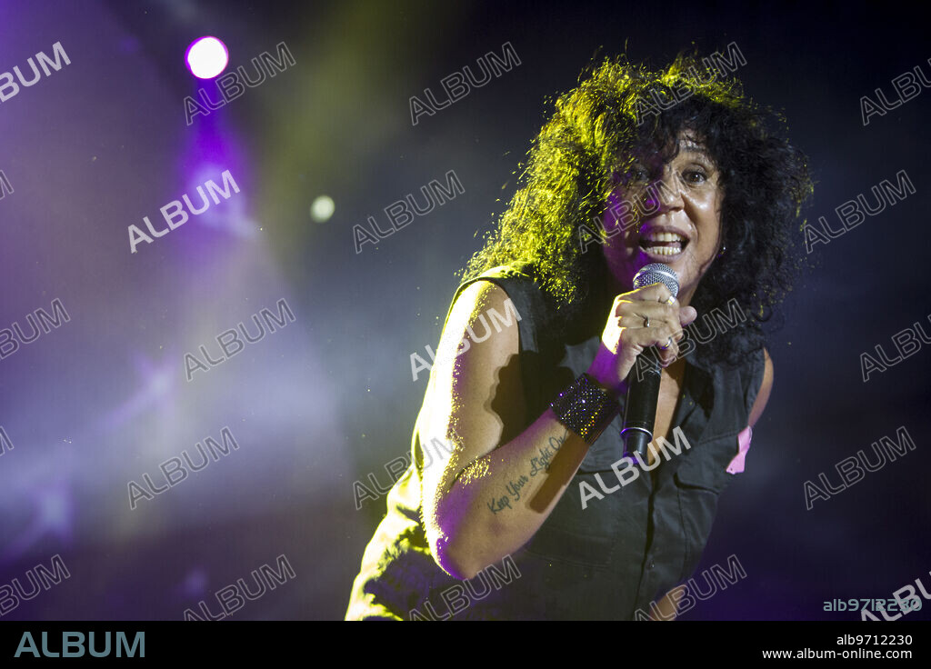 Madrid, 10/21/2016. Concert by Cadena 100 ?Por Ellas? at the Barclaycard Center. In the image, Rosana's performance. Photo: Isabel Permuy ARCHDC.