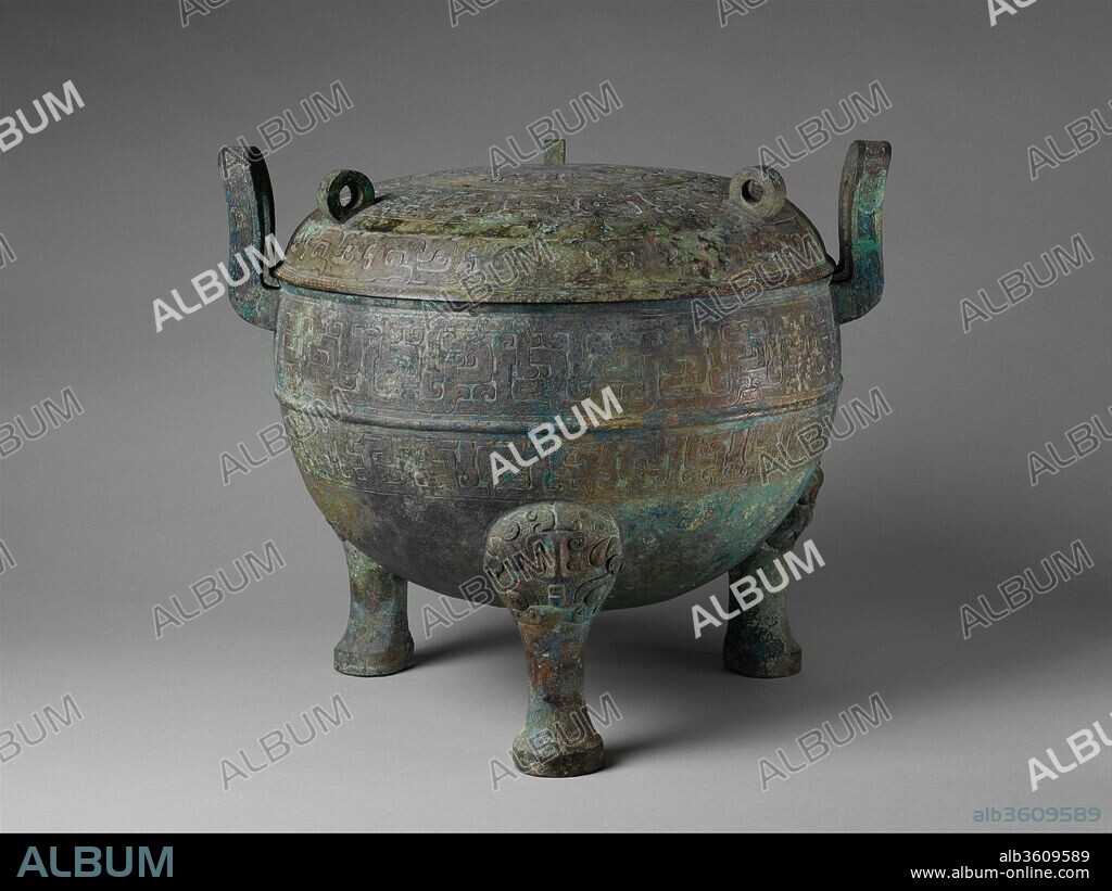 Ritual Tripod Cauldron with Cover (Ding). Culture: China. Dimensions: H. (at handles) 16 7/8 in. (42.9 cm); W. (at handles) 19 3/4 in. (50.2 cm); Diam. 16 5/8 in. (42.2 cm). Date: 5th-4th century B.C..