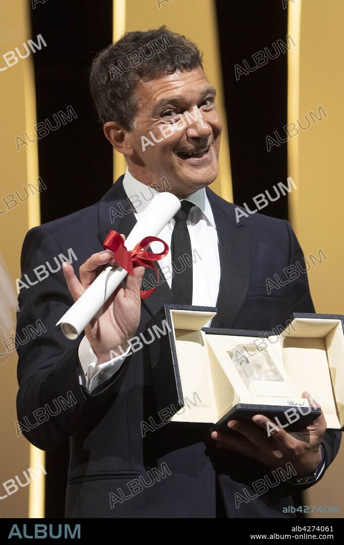 May 25, 2019 - Cannes, Alpes-Maritimes, Frankreich - Antonio Banderas, winner of the Best Actor award for 'Dolor y Gloria / Pain and Glory / Leid und Herrlichkeit', at the award ceremony during the 72nd Cannes Film Festival at the Palais des Festivals on May 25, 2019 in Cannes, France. 25/05/2019