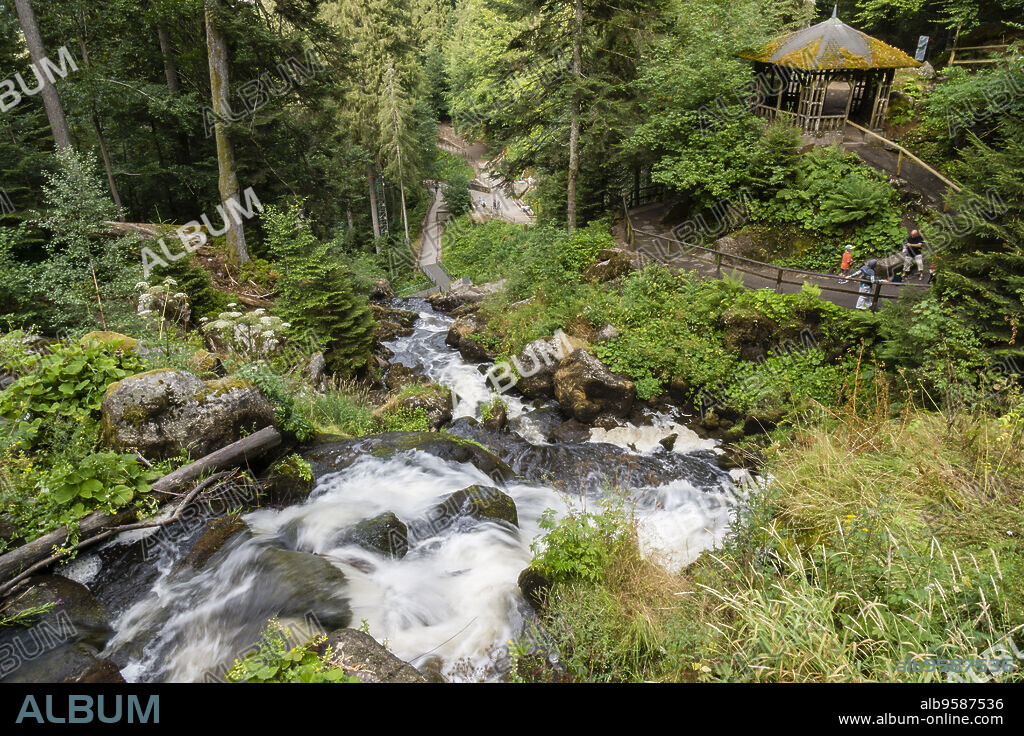 cascadas Triberg, - Triberger Wasserfälle- , con un descenso de 163 metros, río Gutach, Triberg, región de la Selva Negra, Alemania, Europe.
