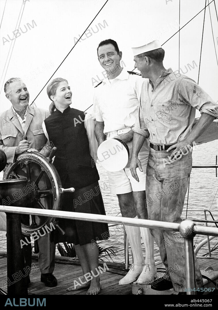 CANDICE BERGEN, RICHARD CRENNA, ROBERT WISE y STEVE MCQUEEN en EL YANG-TSÉ EN LLAMAS, 1966 (THE SAND PEBBLES), dirigida por ROBERT WISE. Copyright 20TH CENTURY FOX.