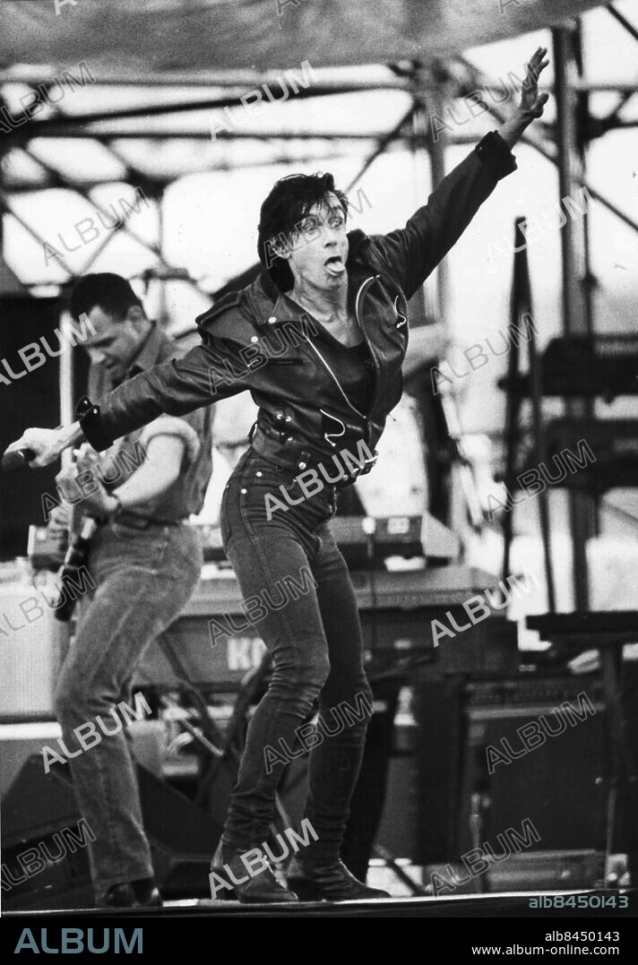 Göteborg 1987-06-27. Iggy Pop (James Newell Osterberg) amerikansk rocksångare och skådespelare - på bilden ses han på Eriksberg *** Local Caption *** GP Foto: Anders Hofgren. KAMERAREPORTAGE.