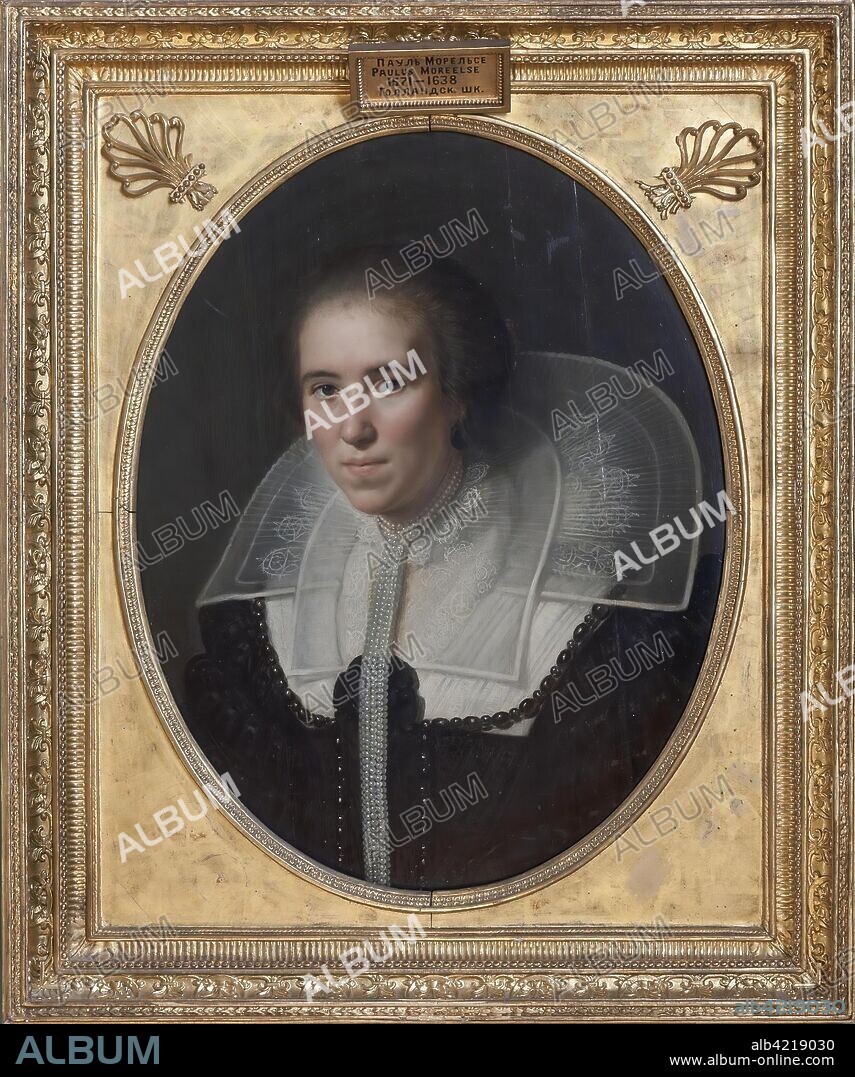 PAULUS MOREELSE. 'Portrait of a young woman with a pearl chain'. Holland, 17th century. Dimensions: 67,5x52,5 cm (oval).