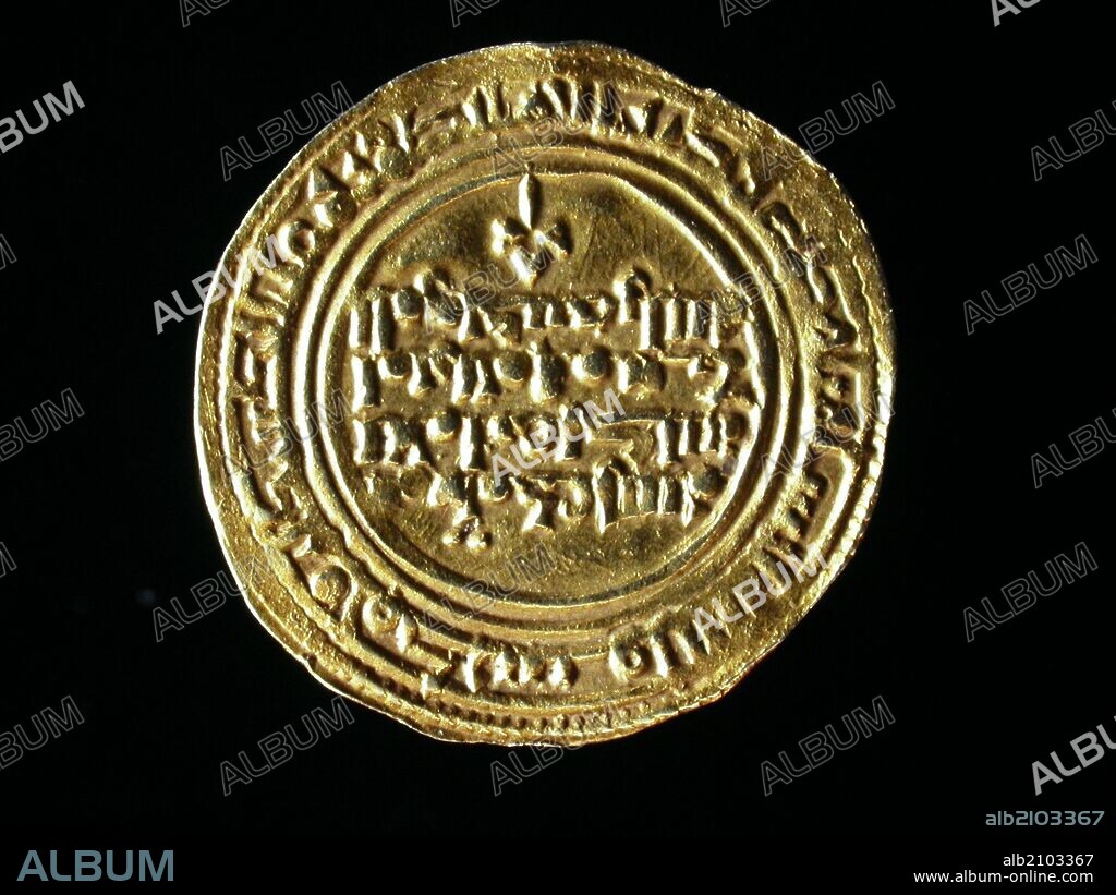 NUMISMATICA. MONEDA HISPANO-ARABE. DINAR DE ORO, DE AL-MUTAMID. REVERSO. 465 HEGIRA/1073 D.C. (DEPOSITO: MUSEO ARQUEOLOGICO NACIONAL).