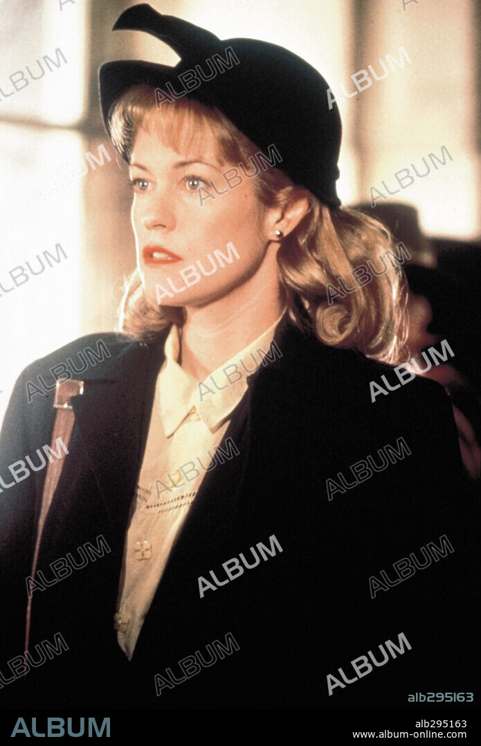 MELANIE GRIFFITH en RESPLANDOR EN LA OSCURIDAD, 1992 (SHINING THROUGH), dirigida por DAVID SELTZER. Copyright 20TH CENTURY FOX.