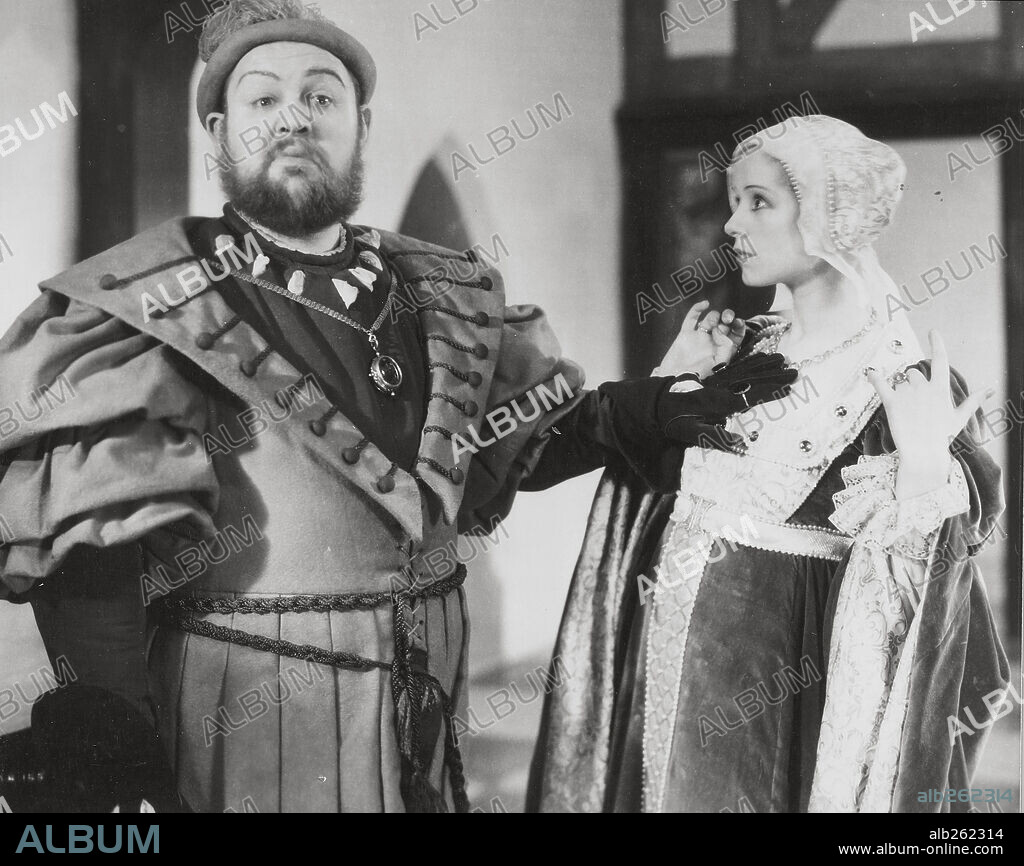 CHARLES LAUGHTON and ELSA LANCHESTER in THE PRIVATE LIFE OF HENRY VIII, 1933, directed by ALEXANDER KORDA. Copyright UNITED ARTISTS.