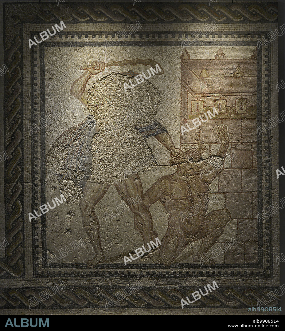 Teseo y el Minotauro. Panel de mosaico romano. Siglos III-IV d.C. Procedente de la Villa Lusitano-Romana de Torre de Palma, Monforte, distrito de Portalegre, Portugal. Museo Nacional de Arqueología. Lisboa. Portugal.