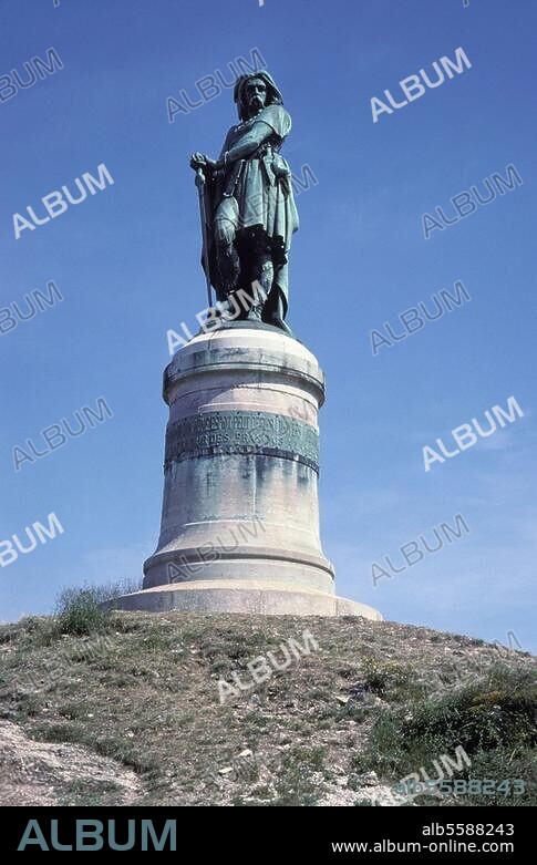 Vercingetorix, Keltenfürst; hingerichtet Rom 46 v. Chr.; leitete 52 v. Chr. die letzte große Erhebung der Gallier gegen Caesar im Gallischen Krieg. - Vercingetorix-Denkmal auf dem Mont Auxois in Alise-Sainte-Reine, Côte-d'Or, Frankr., am Ort d. Schlacht v. Alesia (Erricht.: 27.8.1865, Bildhauer: Aimé Millet (1819-91): Gesamtansicht. Foto, undat.