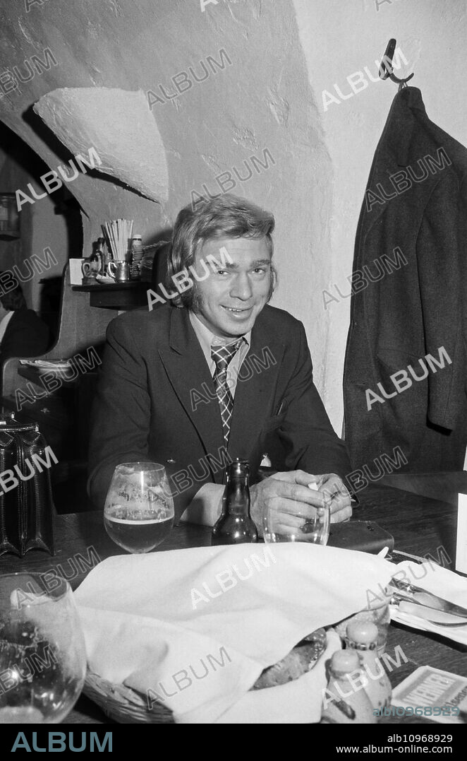 German schlager singer Sven Jenssen with friends, Germany 1970s.