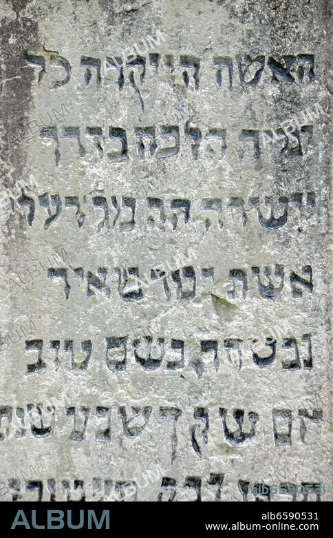Grabstein (Mazewa) mit hebräischen Inschriften auf dem jüdischen Friedhof in Buttenhausen, belegt von 1789-1943. Buttenhausen, Schwäbische Alb (Deutschland, Baden-Württemberg). Grave stone (Maze.