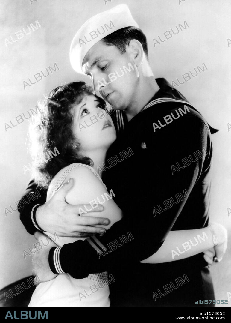CLARA BOW y FREDRIC MARCH en FIEL A LA MARINA, 1930 (TRUE TO THE NAVY), dirigida por FRANK TUTTLE. Copyright PARAMOUNT PICTURES.