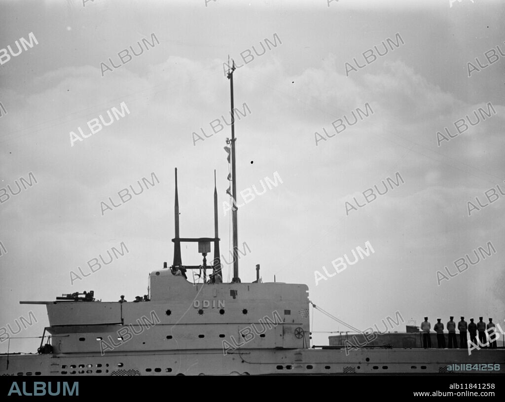 HM Submarine " Odin " - the conniing tower . 18 July 1929.