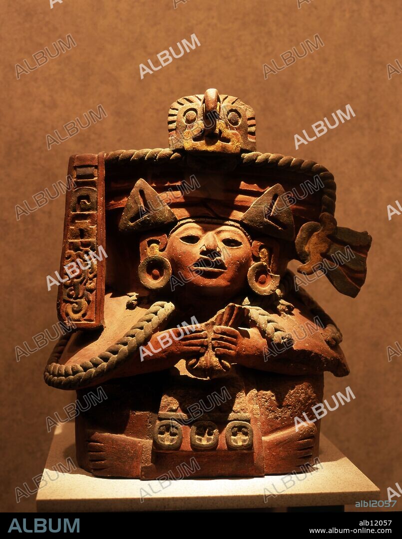 Mexico.Mexico D.F. .Museo Nacional de Antropologia.Señora de ceramica clasico temprano de Monte Alban.Cultura Oaxaca.