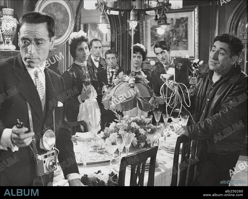 CASSEN y JOSE LUIS LOPEZ VAZQUEZ en PLACIDO, 1961, dirigida por LUIS GARCIA BERLANGA. Copyright JET FILMS.