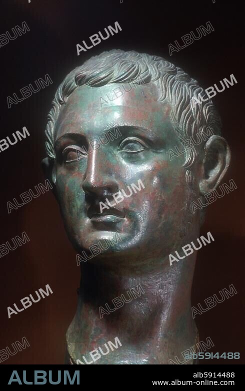 Bronze head of Augustus, (born Gaius Octavius Thurinus, Rome 23.9.63 BC - Nola 19.8.14 AD. son of Gaius Octavius and Atia, niece of Julius Caesar, legally adpted son and inheritor of Julius Cesar, married to Scribonia. Bronze head. Photo, undat.