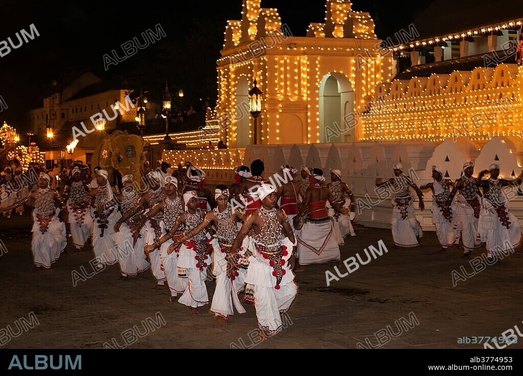 Dance troupe, Kandy Dancers in traditional costumes, Esala Perahera Buddhist festival, Sri Dalada Maligawa or Temple of the Sacred Tooth Relic, Kandy, Central Province, Sri Lanka