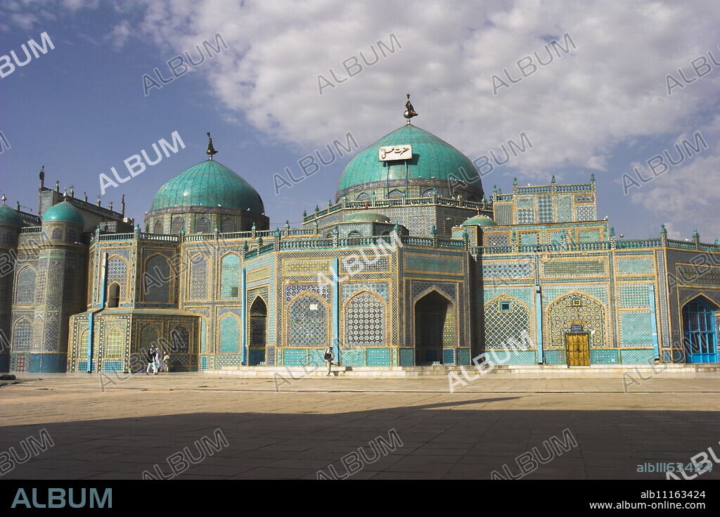 Shrine of Hazrat Ali, who was assassinated in 661, Mazar-I-Sharif, Afghanistan, Asia.
