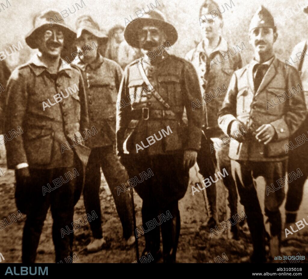 Castro Girona (centre and right), a young Francisco Franco. Alberto Castro Girona (1892 - 1969) Spanish officer during the Jalifiana Rif War 1921.