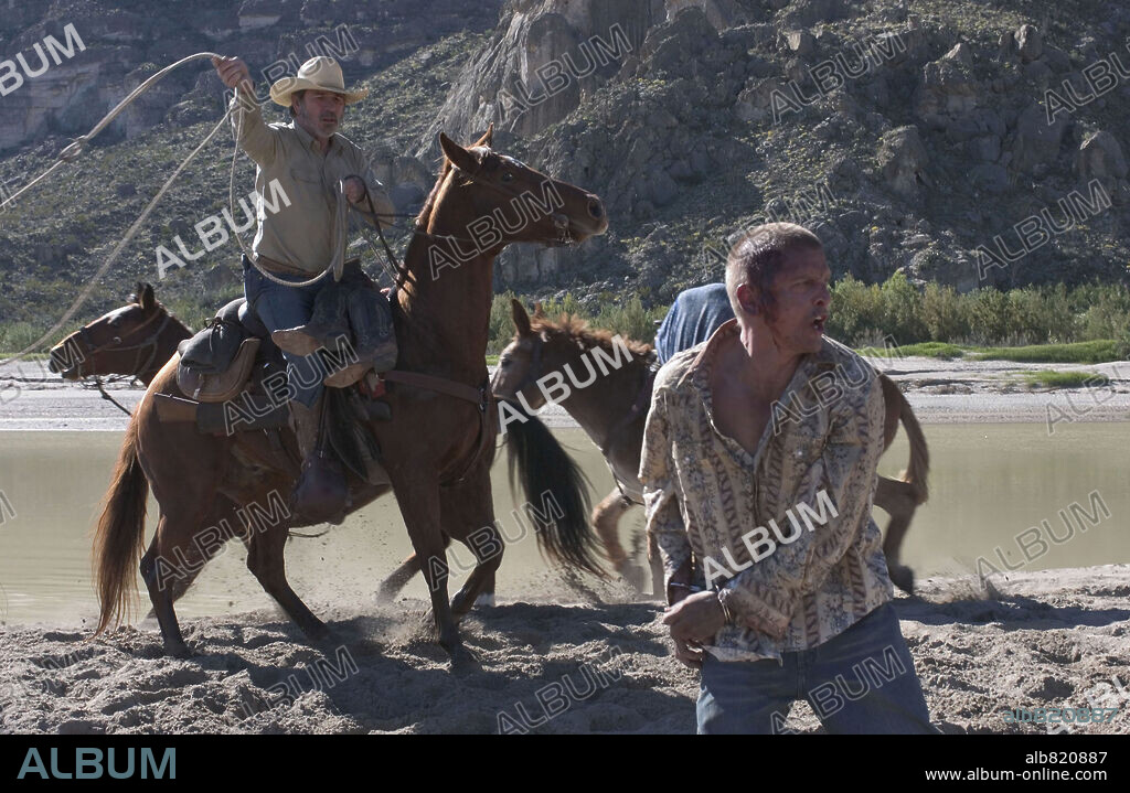 BARRY PEPPER y TOMMY LEE JONES en LOS TRES ENTIERROS DE MELQUIADES ESTRADA, 2005 (THE THREE BURIALS OF MELQUIADES ESTRADA), dirigida por TOMMY LEE JONES. Copyright SONY PICTURES CLASSICS.
