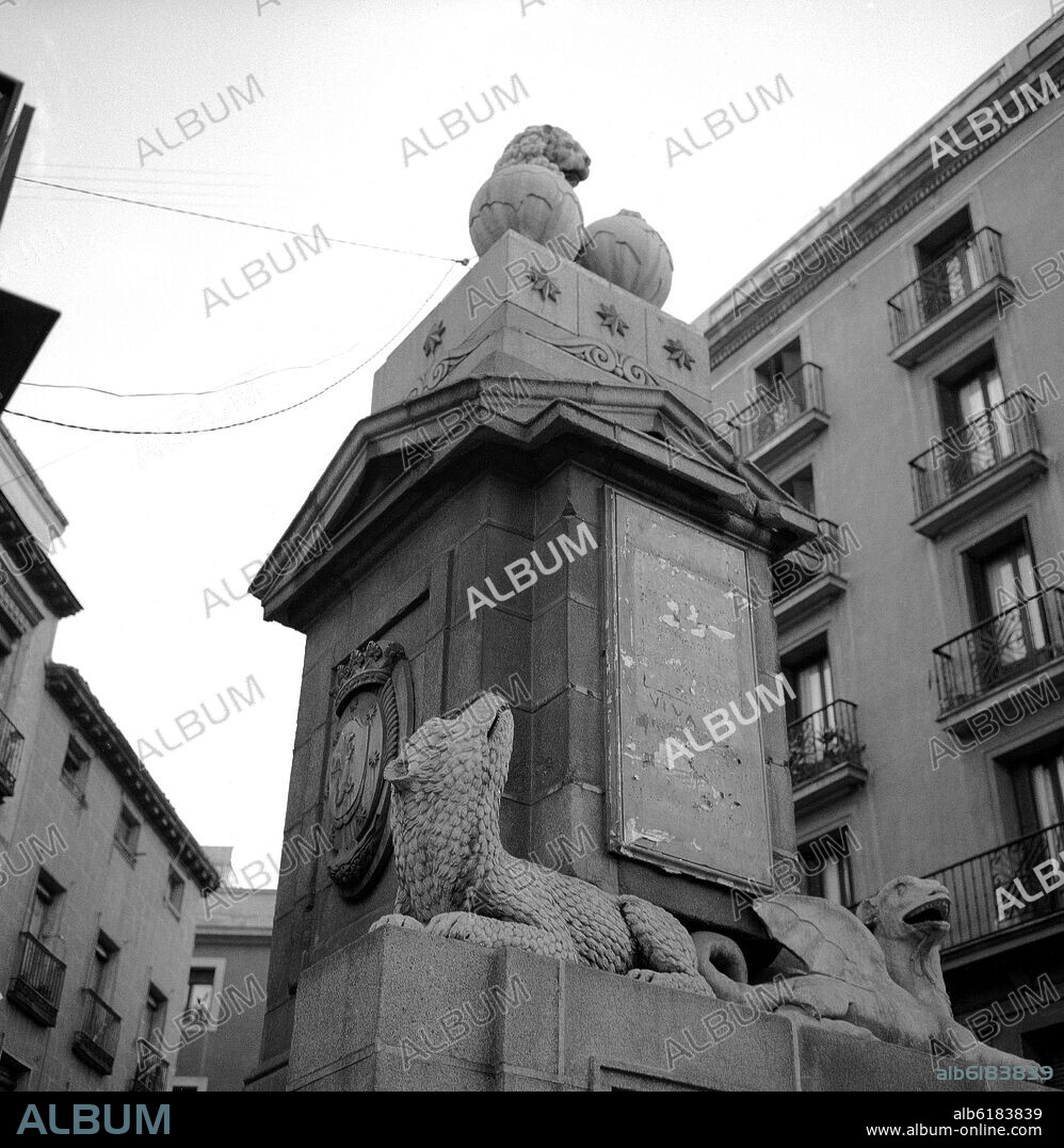 ALFONSO RODRIGUEZ Y GUTIERREZ (S XIX). LA FUENTECILLA O MONUMENTO A FERNANDEO VII SITUADA EN LA CALLE TOLEDO - CONSTRUIDA EN 1816.