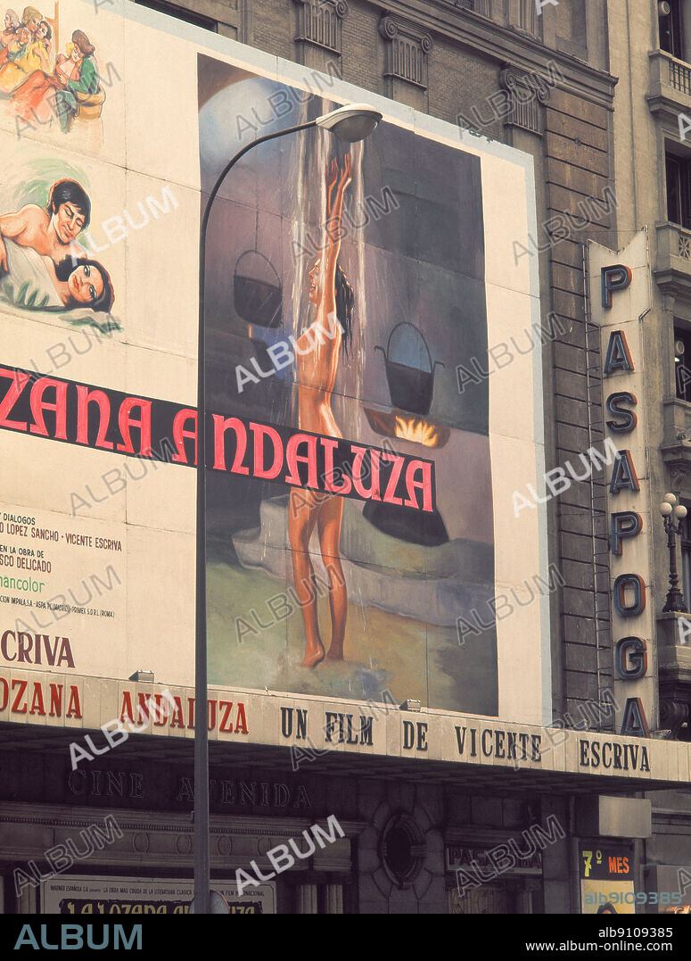 JOSE MIGUEL DE LA QUADRA-SALCEDO (1891-1952). CINE AVENIDA CONSTRUIDO EN 1927-1928 Y CERRADO EN 2007 CON EL ANUNCIO DE LA PELICULA LA LOZANA ANDALUZA ESTRENADA EN 1976.