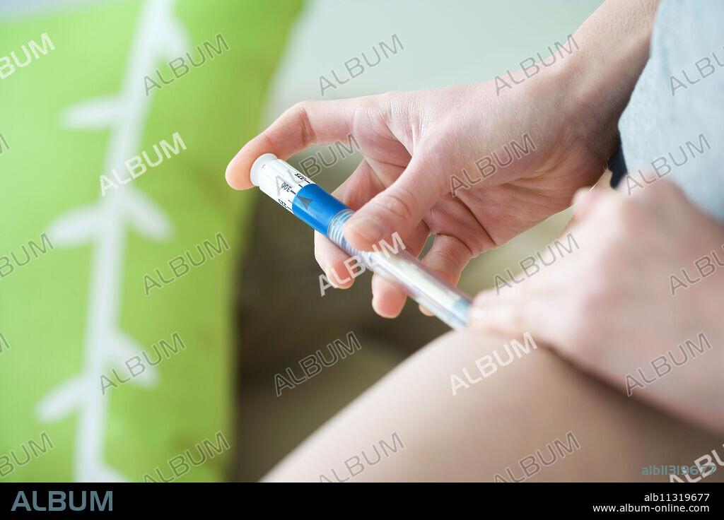 Gonal-f, injector pen containing follitropin alfa (follicle-stimulating hormone). This medicine is intended for patients with anovulation or undertaking ovarian stimulation in order to obtain multiple follicular growth before IVF or other medically assisted procreation techniques.