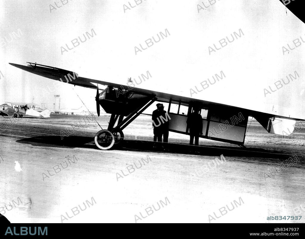 Freak Plane Makes Appearance - The airplane which resembles a giant surfboard with a motor and cabin attached beneath, which was designed by Earl E McClary and prepared for flight here. The craft is one of the most unique experiments in aeronautics ever devised. It is largely composed of wing, the cabin, motor and landing gear being suspended beneath the wide surface through which a hole was cut for the propelled to turn. Great lifting power is credited to the pear-shaped wing by the inventor. April 05, 1929. (Photo by International Newsreel Photo).