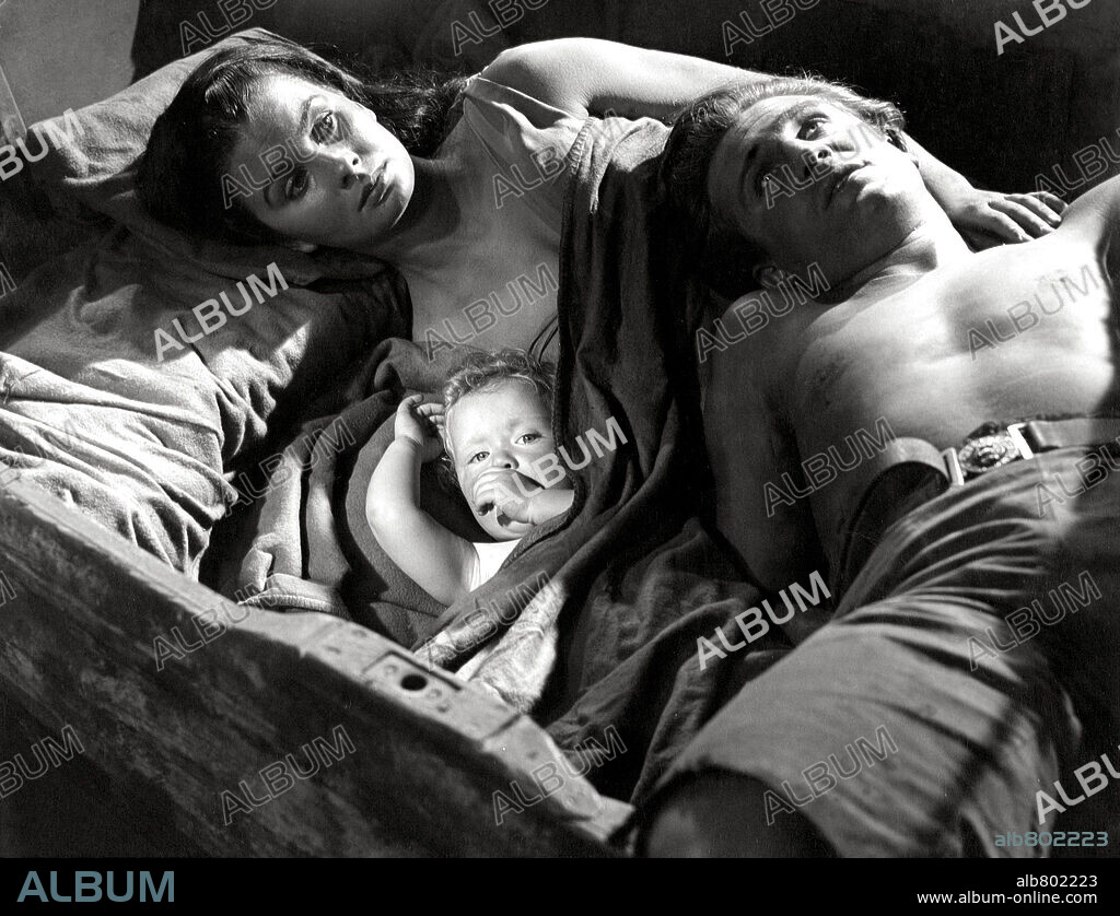 DONALD HOUSTON and JEAN SIMMONS in THE BLUE LAGOON, 1949, directed by FRANK LAUNDER. Copyright RANK.