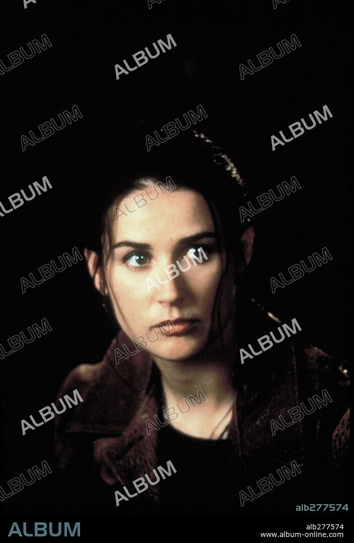 DEMI MOORE en COACCIÓN A UN JURADO, 1996 (THE JUROR), dirigida por BRIAN GIBSON. Copyright COLUMBIA PICTURES / SCHWARTZ, ANDY.