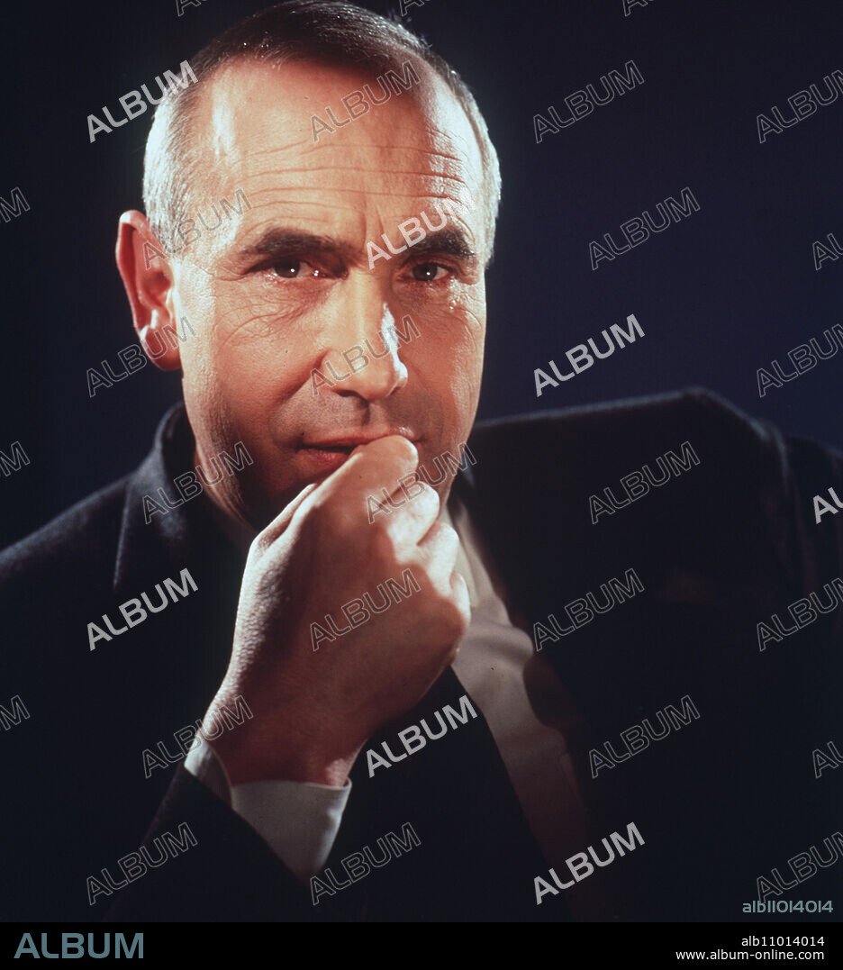 EDGAR WALLACE: THE BLACK ABBOT Scotland Yard Inspector Puddler (CHARLES REGNIER) is on the hunt for the 'Black Abbot', who haunts and murders an old castle.