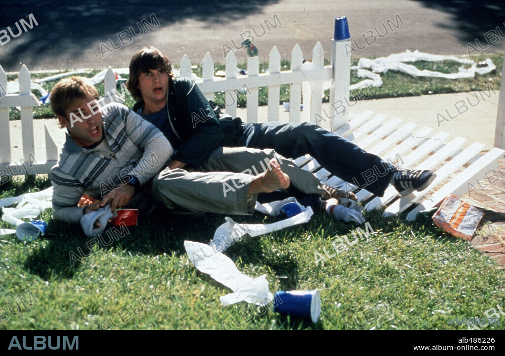 ASHTON KUTCHER en COLEGA, ¿DÓNDE ESTÁ MI COCHE?, 2000 (DUDE, WHERE'S MY CAR?), dirigida por DANNY LEINER. Copyright 20TH CENTURY FOX.
