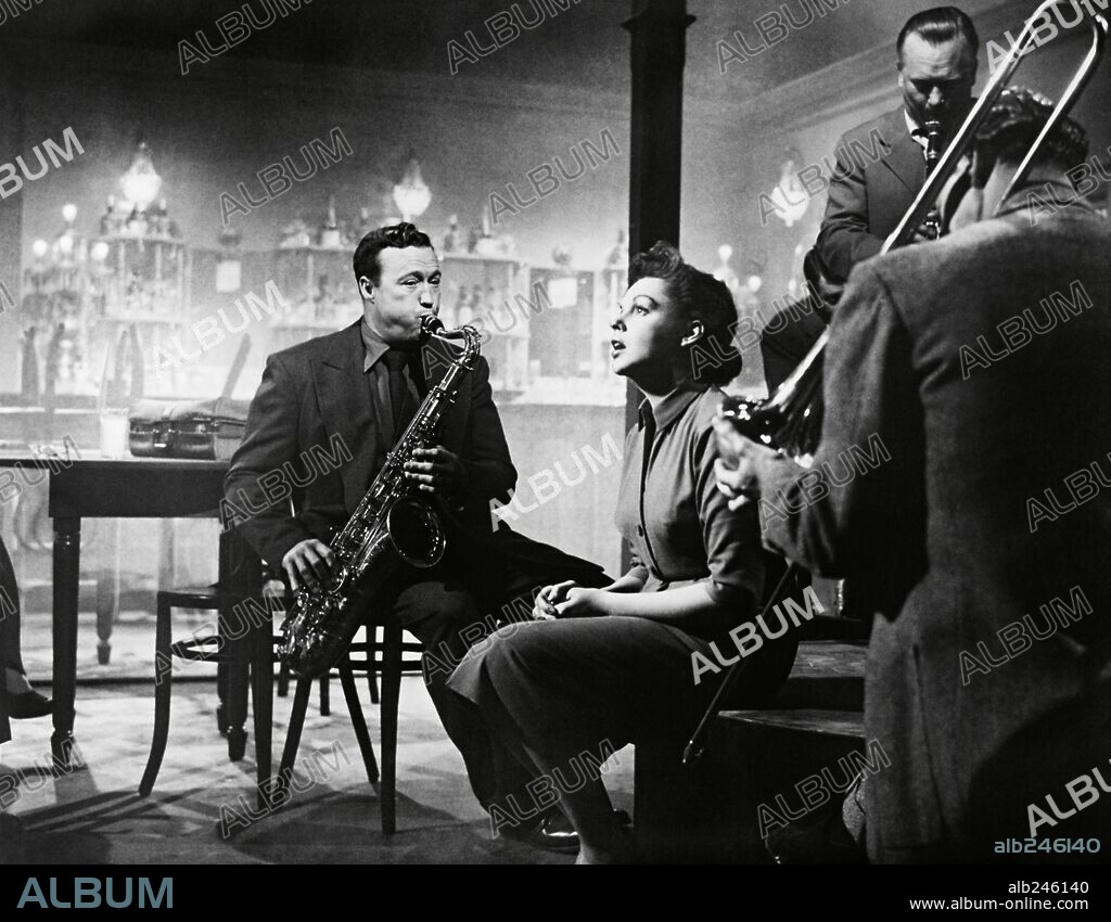 JUDY GARLAND dans UNE ÉTOILE EST NÉE, 1954 (A STAR IS BORN), réalisé par GEORGE CUKOR. Copyright WARNER BROTHERS.