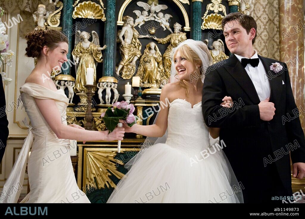 ANNE HATHAWAY, KATE HUDSON and STEVE HOWEY in BRIDE WARS, 2009, directed by GARY WINICK. Copyright FIRM FILMS/NEW REGENCY PICTURES/REGENCY ENTERPRISES.