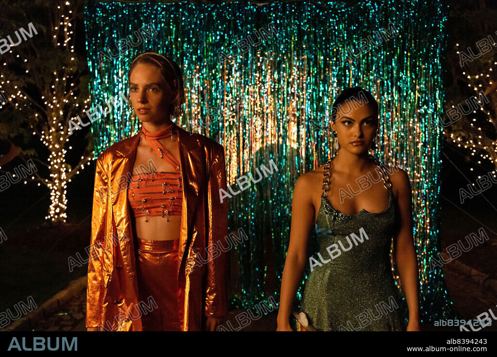 CAMILA MENDES und MAYA HAWKE in DO REVENGE, 2022, unter der Regie von JENNIFER KAYTIN ROBINSON. Copyright Likely Story.