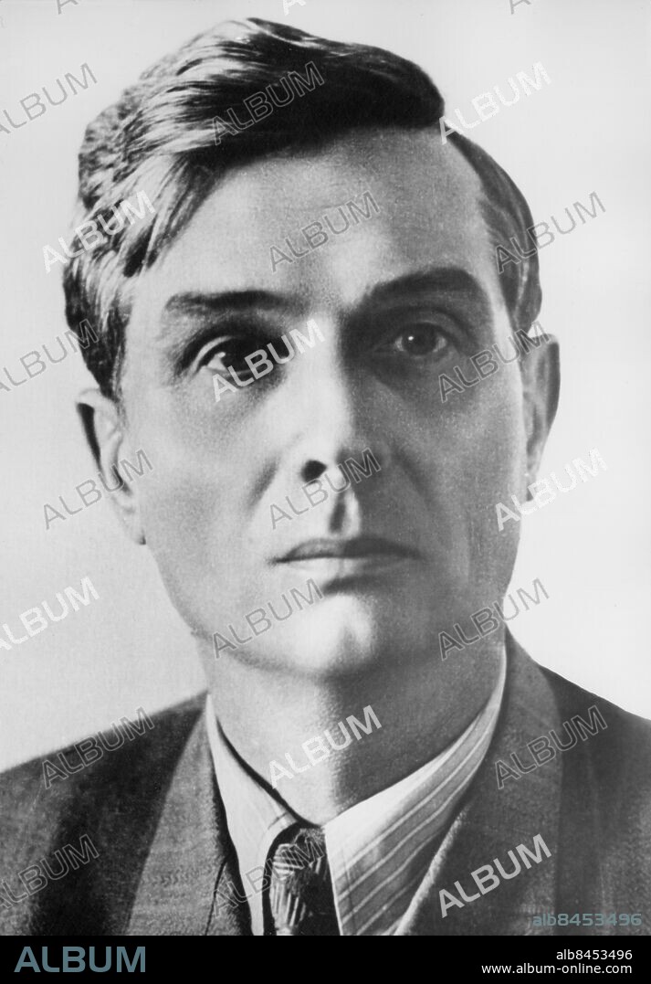Orig. bildtext... MICHAIL SUSLOW ALS ZUKÜNFTIGER SOWJETISCHER AUSSENMINISTER GENANNT! Der sowjetische Parteiideologe Michail Suslow, soll angeblich in Kürze den sowjetischen Aussenminister Gromyko ablösen und wird wahrscheinlich die Sowjetunion auf der Genfer Aussenministerkonferenz vertreten. Photo: Michail Suslow als zukünftiger sowjetische Aussenminister genannt. Anm. Suslov, Michail, 1902-82, sovjetisk politiker, det kommunistiska partiets chefsideolog CD362 persons: MICHAIL SUSLOV sites: SOVJETUNIONEN.