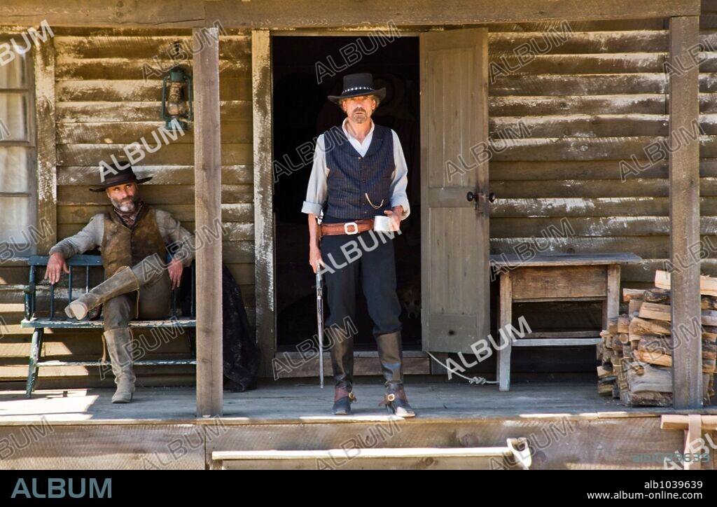 JEREMY IRONS and TIMOTHY MURPHY in APPALOOSA, 2008, directed by ED HARRIS. Copyright EIGHT GAUGE PRODUCTIONS/GROUNDSWELL PROD. / SEBASTIAN, LOREY.